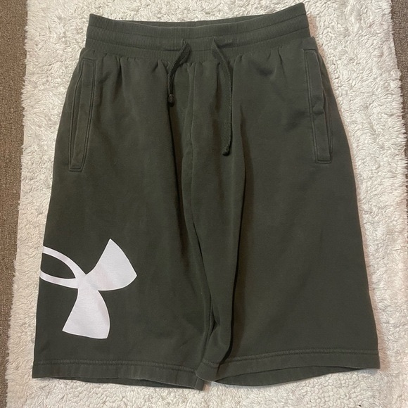 Men's Under Armour
Jogger Shorts ( small ) - Picture 2 of 3